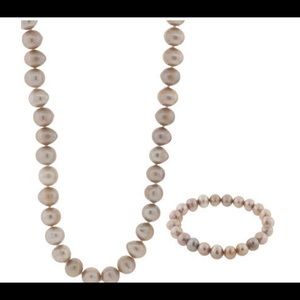 Freshwater Pearls Necklace And Bracelet Set